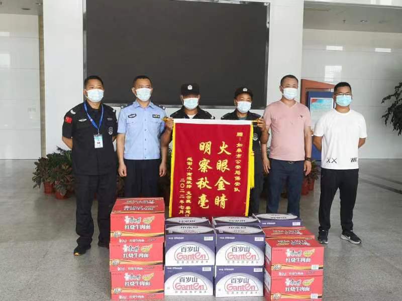 保安闞有來(lái)和戴午建反應(yīng)及時(shí)，避免施工單位財(cái)產(chǎn)損失